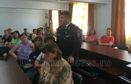 Instructaj din partea ISUJ Botoșani, în domeniul situaţiilor de urgenţă la sediul DGAPCS Botoșani - FOTO