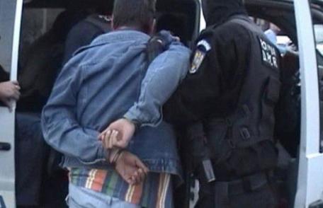 Doi tineri urmăriți la nivel naţional, depistați de poliţiştii botoșăneni