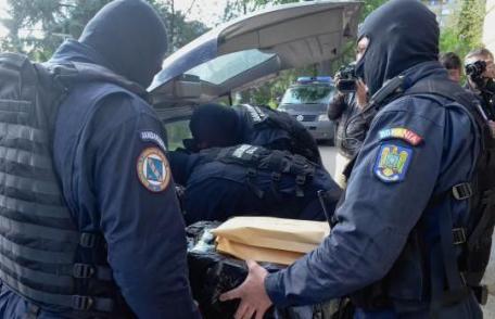 Trei persoane reținute după perchezițiile la evazioniștii de mașini din județele Suceava și Iași