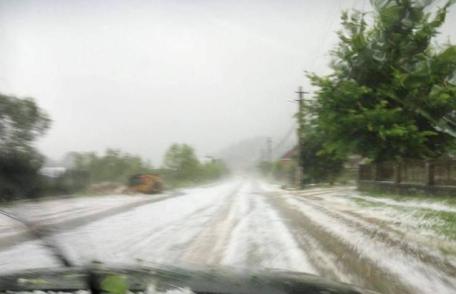 Localități acoperite de gheață. Peisaj de iarnă în mijlocul verii, în județul Botoșani! VIDEO