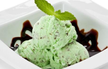 Parfait de înghețată cu mentă și fistic