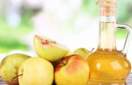 Oțetul de mere, un remediu eficient pentru durerile articulare. Iată câteva moduri de folosire