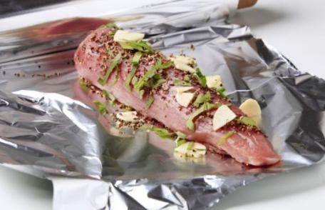 De ce nu este bine să folosești folie de aluminiu când gătești la cuptor