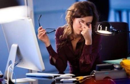 Cum sunt afectați ochii de privitul la calculator