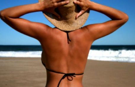 Ai stat prea mult la plajă? Cum vindeci arsurile solare cu puţin pepene galben şi lapte