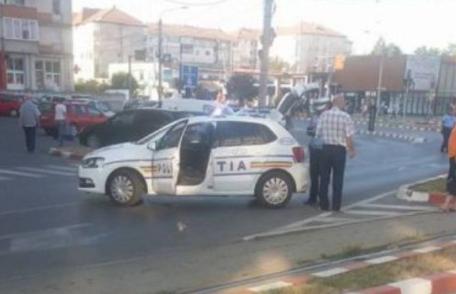 Tânără spulberată de o mașină în timp ce traversa strada regulamentar