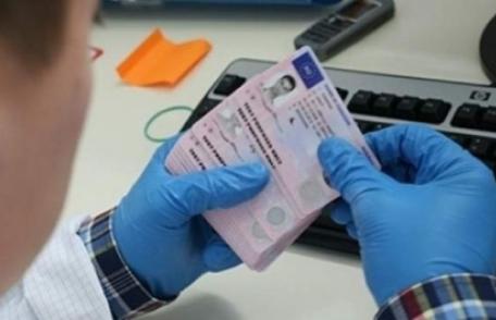 Permis de conducere moldovenesc fals, depistat la frontieră