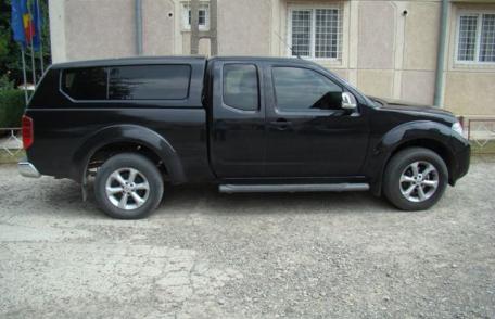 Nissan Navara furat din Franţa depistat în Botoşani - FOTO