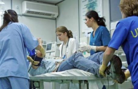 Angajat al Societatăţii DEDEMAN transportat la spital cu piciorul fracturat