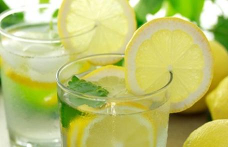 Apa tonică nu este benefică tuturor. Iată ce persoane ar trebui să o evite