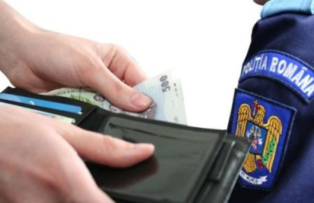 Un poliţist prins în timp ce lua mită de la un șofer