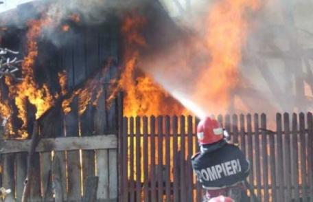 Locuinţă distrusă parţial de un scurtcircuit electric