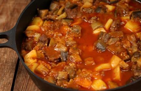 Tocăniță de vită cu ciuperci și legume