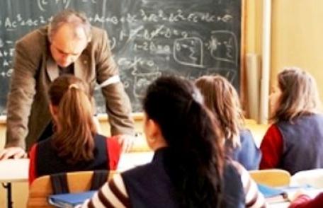 Noi artificii pentru plata salariilor din învăţământ