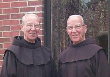 Nedespărţiţi până la moarte: doi fraţi gemeni, morţi în aceeaşi zi