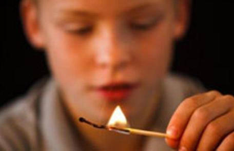 20 de tone de furaje distruse în joacă de un băieţel de 7 ani