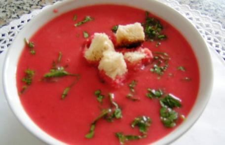 Supă cremă de sfeclă roşie cu cartofi