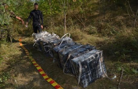 Contrabandă cu țigări, oprită la malul Prutului - FOTO