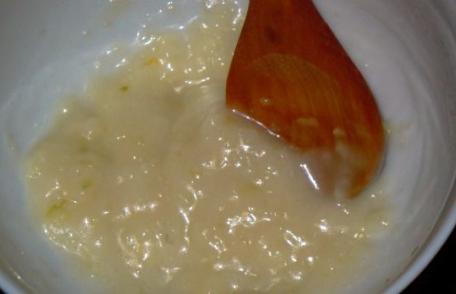 Cum se prepară corect mujdeiul de usturoi