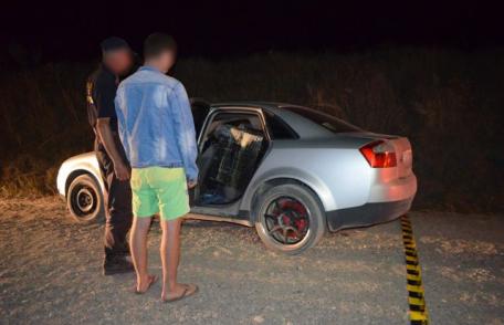 Poliţiştii de frontieră botoşaneni cercetează doi cetățeni care transportau ţigări de contrabandă – FOTO