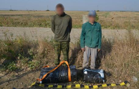 Tineri moldoveni depistaţi cu ţigări de contrabandă - FOTO