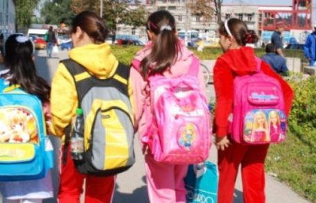 A început școala! Problemele pe care le cauzează ghiozdanul şi cum le poţi preveni