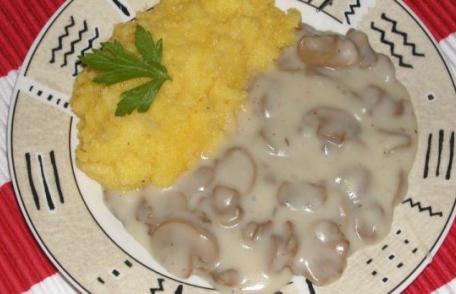 Ciulama de ciuperci cu mămăliguță