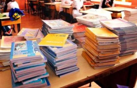 Veste bună privind manualele pentru elevii din clasele a XI-a şi a XII-a