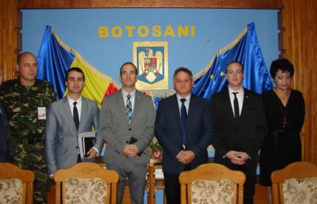Militari americani în vizită la prefectul judeţului