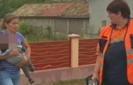 La un pas de tragedie. Un copil de 3 ani a căzut în fosa septică a unei grădiniţe din județul Botoșani