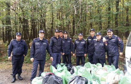 Pompierii dorohoieni au răspuns afirmativ la Proiectul Național „Let’s do it, România!” - FOTO