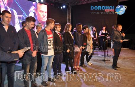 Olimpicii naționali din Dorohoi premiați în prezența oficialităților județene la Zilele Municipiului Dorohoi 2016 – FOTO