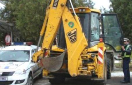 Buldoexcavator condus de un tânăr fără permis pe străzile din Botoșani