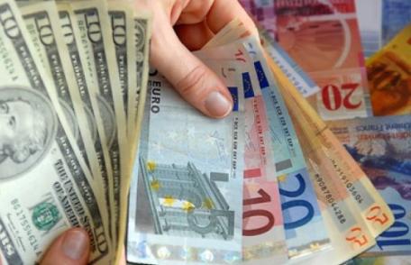 Veşti bune pentru românii cu credite în franci eveţieni. Eliminarea plafonului de 250.000 CHF din legea conversiei, aprobată