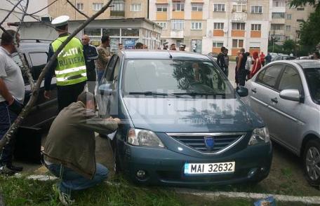 Update | Cinci maşini avariate de un angajat al Prefecturii  