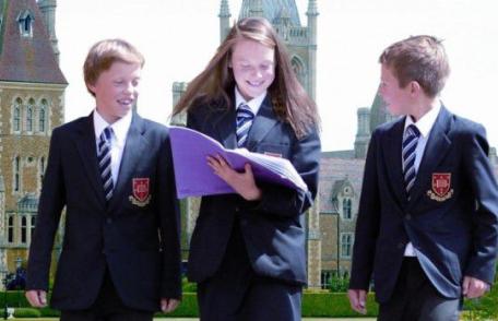 Mihaela Huncă: Liceenii români primesc burse de studiu în Marea Britanie prin programul HMC