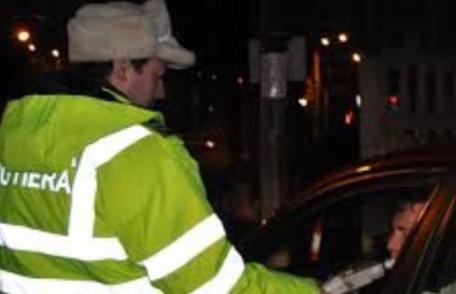 Depistat de poliţiştii de frontieră din Dorohoi, la volanul unui Mercedes, deşi nu avea permis