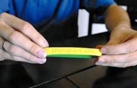 Noi reguli de înmormântare: Brăţară cu datele de identificare ale firmei de pompe funebre, aplicată obligatoriu decedatului