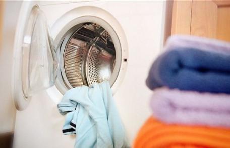Greșeli pe care le faci când speli haine