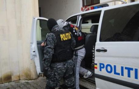 Dorohoian violent, care a bătut un polițist și a distrus un bar, găsit de polițiști la Adâncata