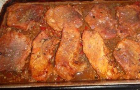 Friptură de porc cu sos de vin roșu