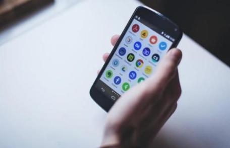 Google şi Facebook au anunţat măsuri ce vizează stoparea răspândirii de ştiri false pe internet