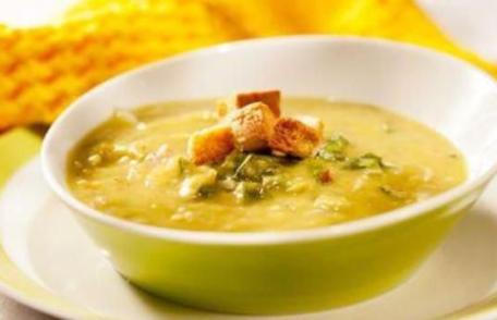 Borș de mazăre și fasole cu crutoane și usturoi