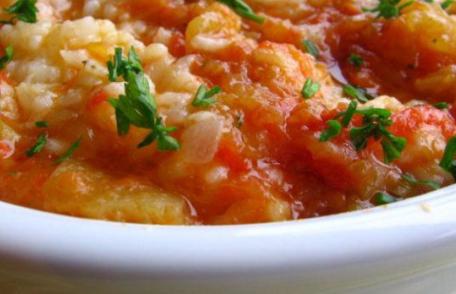 Pilaf cu roşii şi dovlecei – rețetă de post