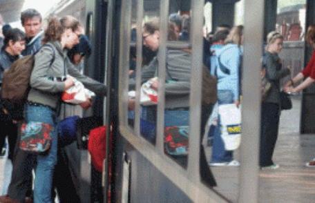 Bilete de tren gratuite pentru elevii şi studenţii care votează la alegerile parlamentare din 11 decembrie