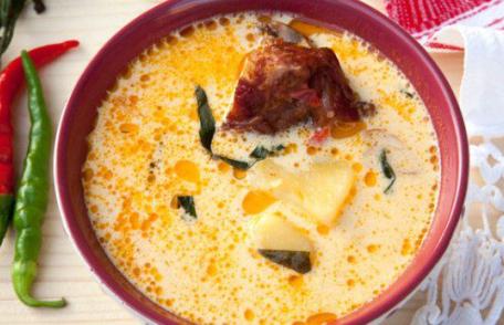 Ciorbă de cartofi cu afumătură