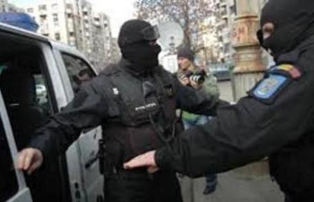 Mascații au tăbărât peste evazioniști. Percheziții în două orașe și o comună din județ