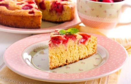 Prăjitură delicioasă cu mălai și lapte bătut