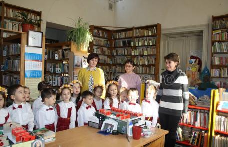 „Toamnă, să te duci cu bine!”- activitate prezentată de preşcolarii de la Grădiniţa nr.6 Dorohoi la Biblioteca Municipală Dorohoi - FOTO