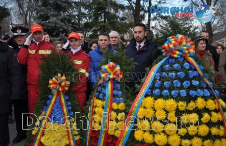 1 Decembrie sărbătorit cu depunere de coroane și în acest an la Dorohoi - FOTO